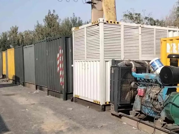 东兴200KW柴油发电机机组每小时油耗是多少？